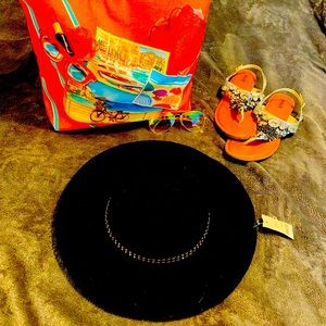 NWT Women’s Wide Brim W Silver Studs Fashion Hat